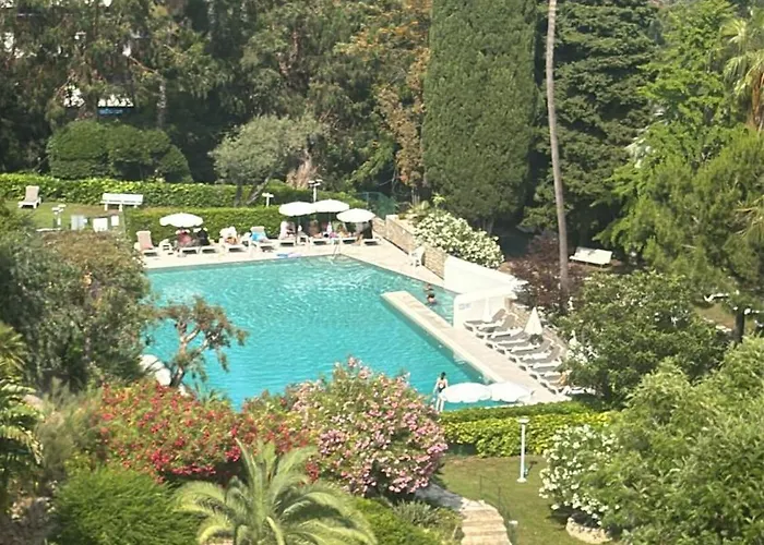 Riviera Paradise Sea View Pool Beachfront شقة فالوريس